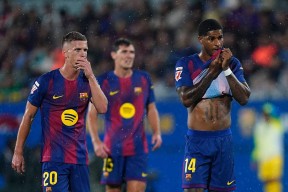 体育官方网页版入口-法甲赛程吃紧，巴塞罗那国际比赛日队长鼓劲，目标明确，轮换策略成焦点-体育官方网页版入口